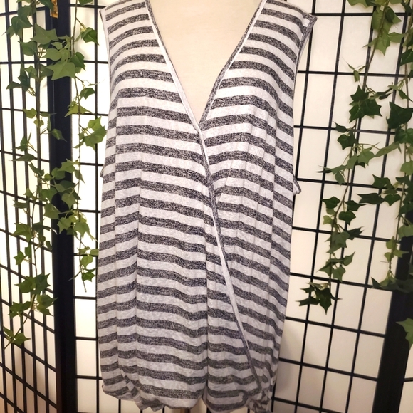 Bobeau Top Sleeveless Size 3X Gray with Stripes - Picture 1 of 6